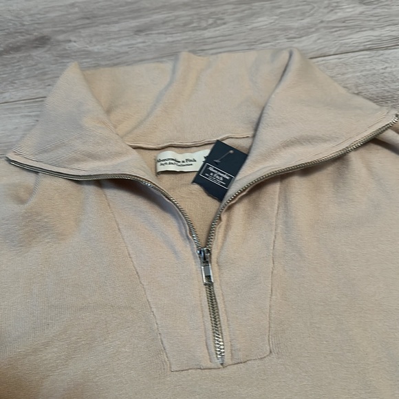 Abercrombie & Fitch quarter zip sweater - Picture 4 of 5